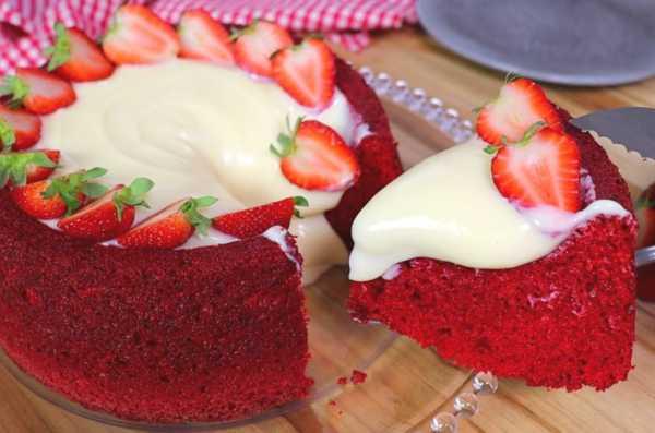 Bolo Red Velvet com Brigadeiro de Cream Cheese